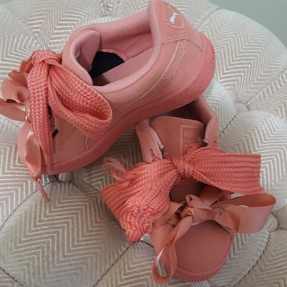 Sold SUEDE HEART PUMA SNEAKERS Sold
