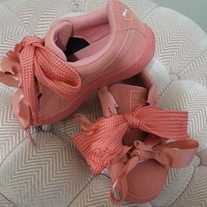 Sold SUEDE HEART PUMA SNEAKERS Sold