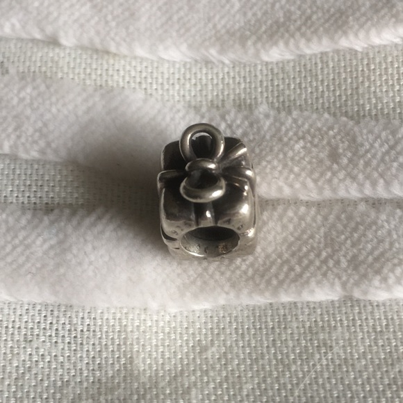 🎁Retired Authentic Pandora Present Charm 🎁 - Picture 2 of 4