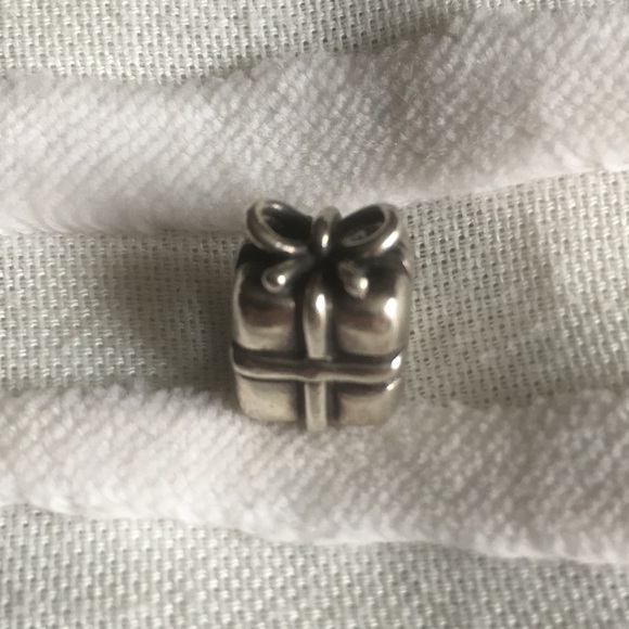 🎁Retired Authentic Pandora Present Charm 🎁 - Picture 4 of 4