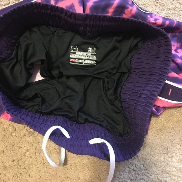 Under Armour Semi-Fitted workout shorts - Picture 3 of 3