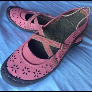 NWOT Muk Luks - Coral Women's Erin Strap Shoes