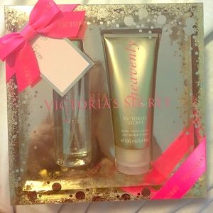 Victoria’s Secret Heavenly gift set.