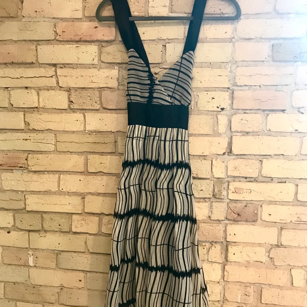 Midi black and white Forever 21 dress