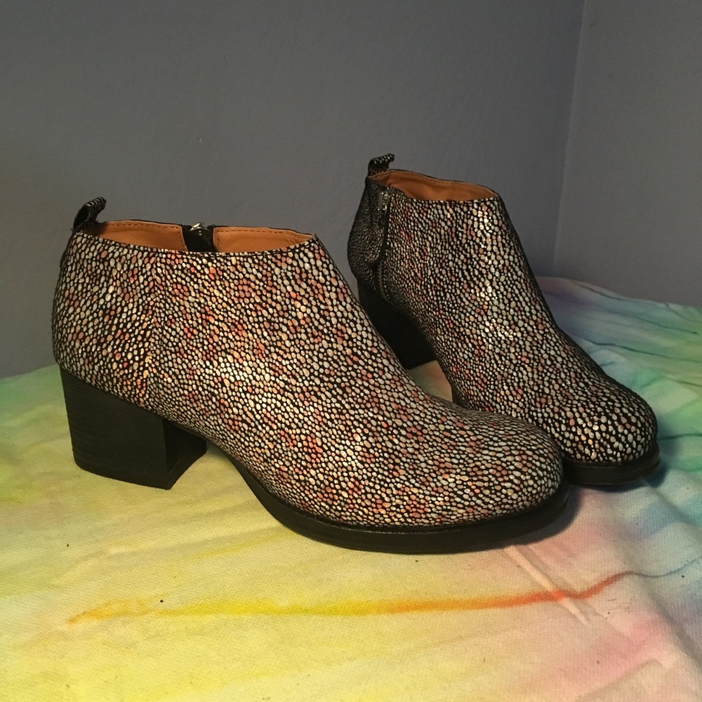 Sz 9 Black Cooperative boots with bubble design