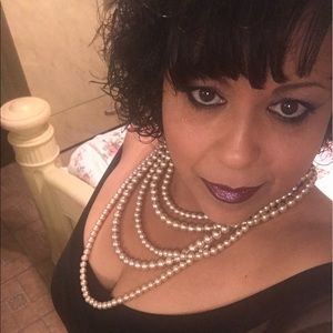 Meet your Posher, Ilia