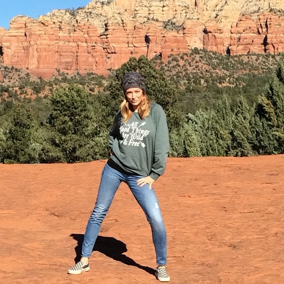 Meet your Posher, Megan - Picture 2 of 5