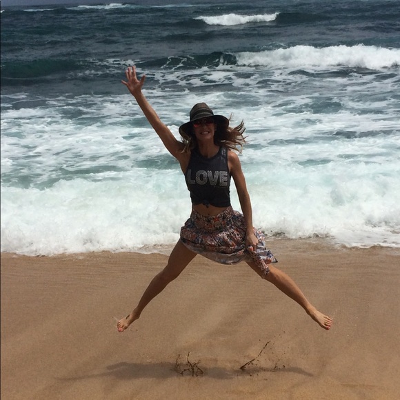 Meet your Posher, Megan - Picture 3 of 5