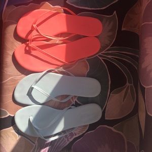 2 for the price of one Charlotte Russe flip flops