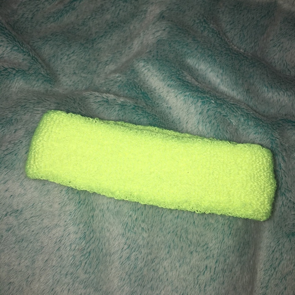 💛 Neon yellow sweatband NWOT