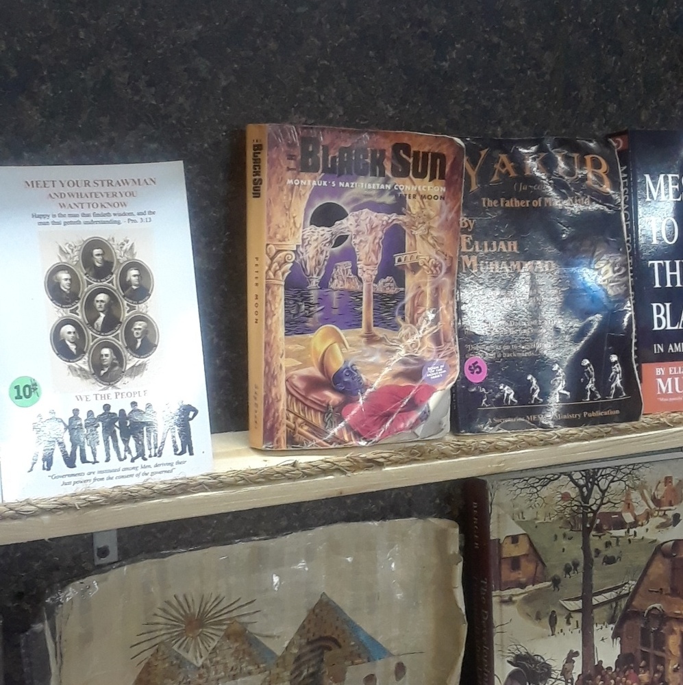 Books - Picture 3 of 4