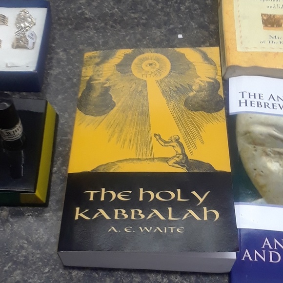 Books - Picture 2 of 4