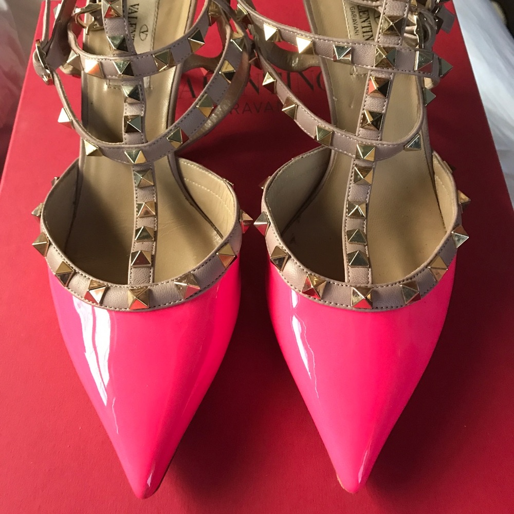 Valentino Pink rockstud kitten heels 🙂