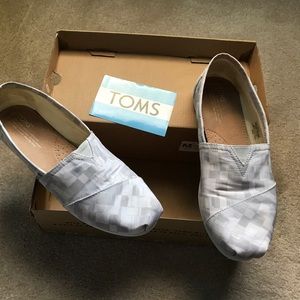 Toms