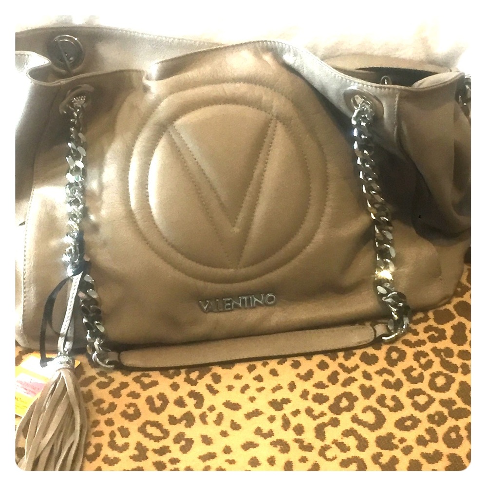 Valentino handbag NWT never worn host pick🎉🎉🎉