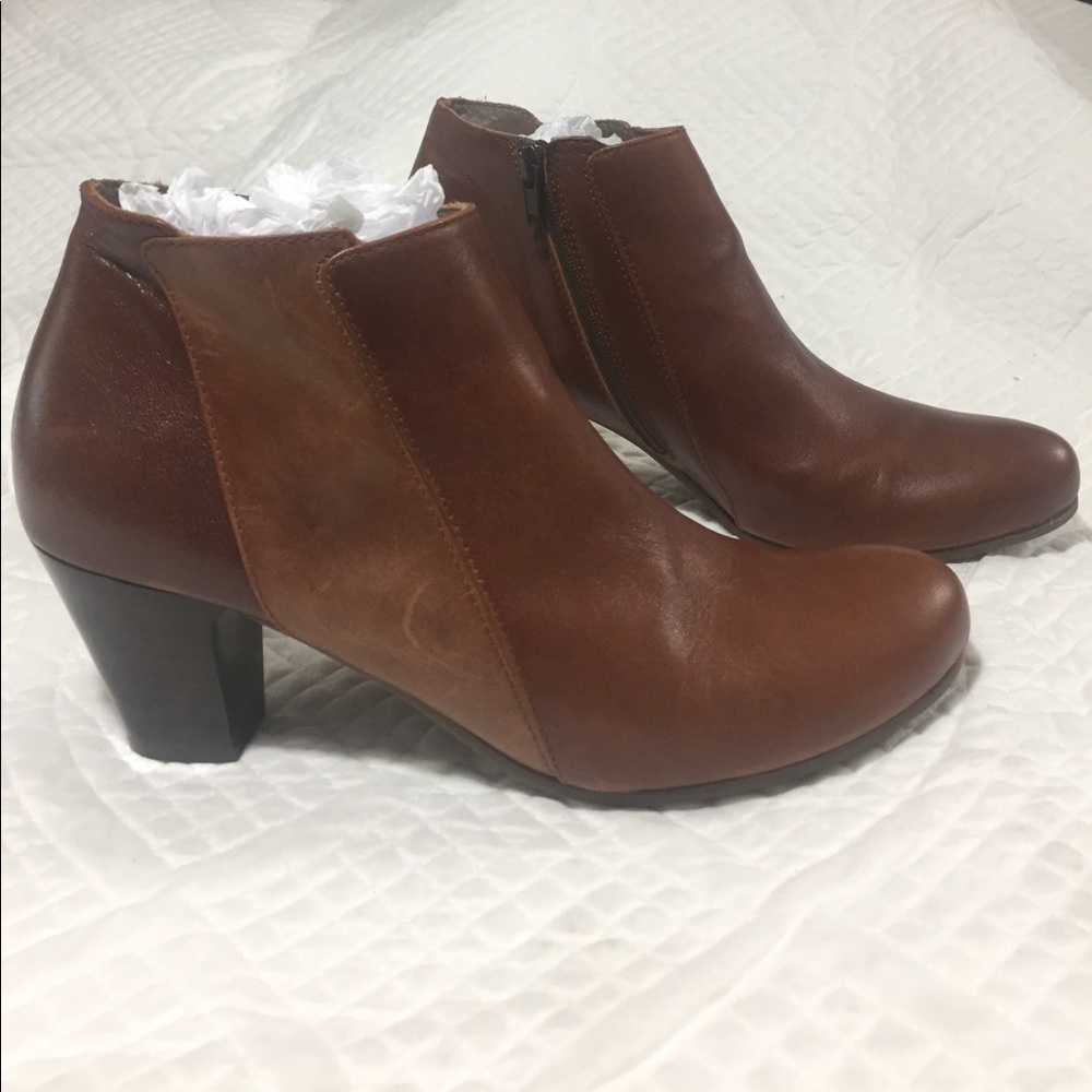 Lilimill Two-Tone Leather Heeled Ankle Boots