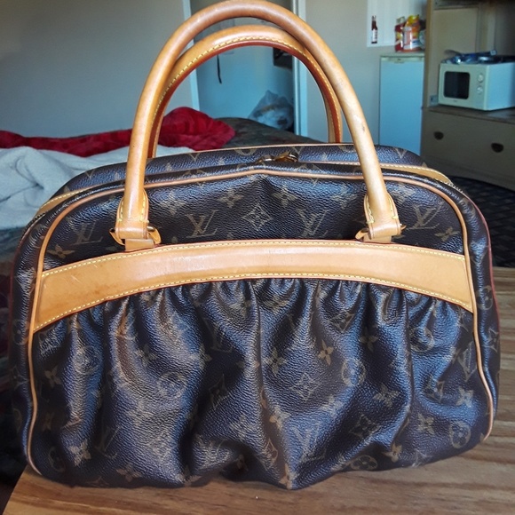 Authentic Louis Vuitton - Picture 1 of 4