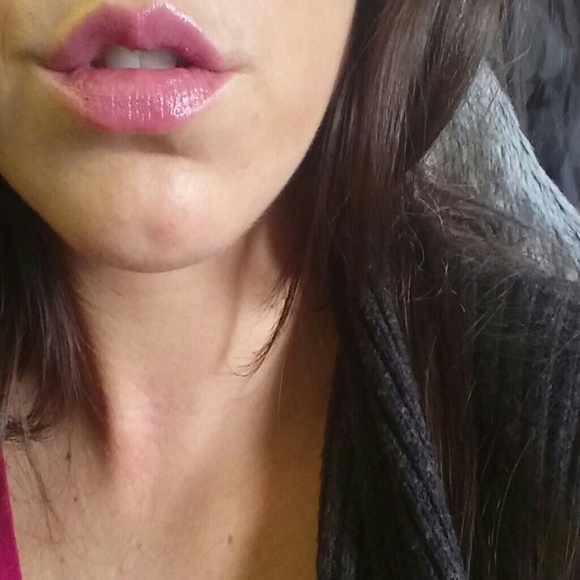 Only a couple left! 99% Aloe Vera Lipstick - Picture 3 of 5