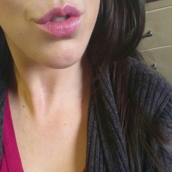 Only a couple left! 99% Aloe Vera Lipstick - Picture 4 of 5