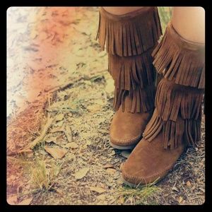 Minnetonka 3 layer fringe boots