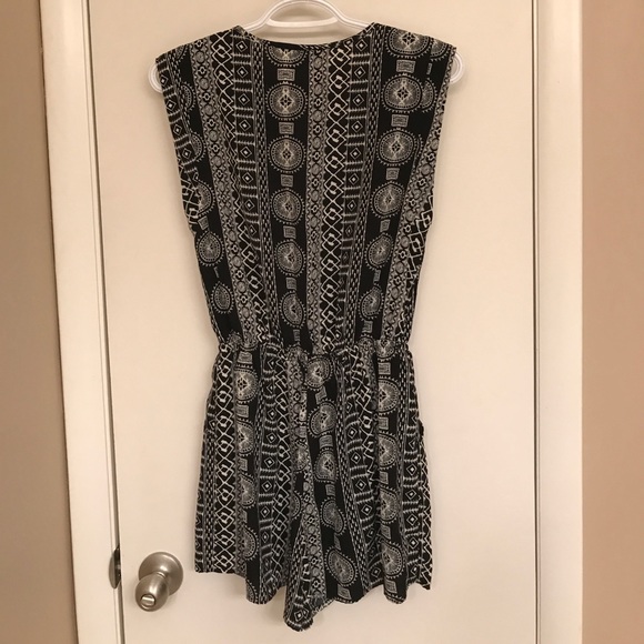 Black and white patterned/ tribal print Romper - Picture 2 of 4