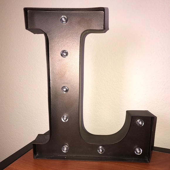 Light up decretive "L" - Picture 1 of 1