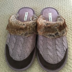 Like new slippers size 9