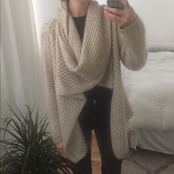 Anthropologie Sweaters - Anthropologie knit sweater