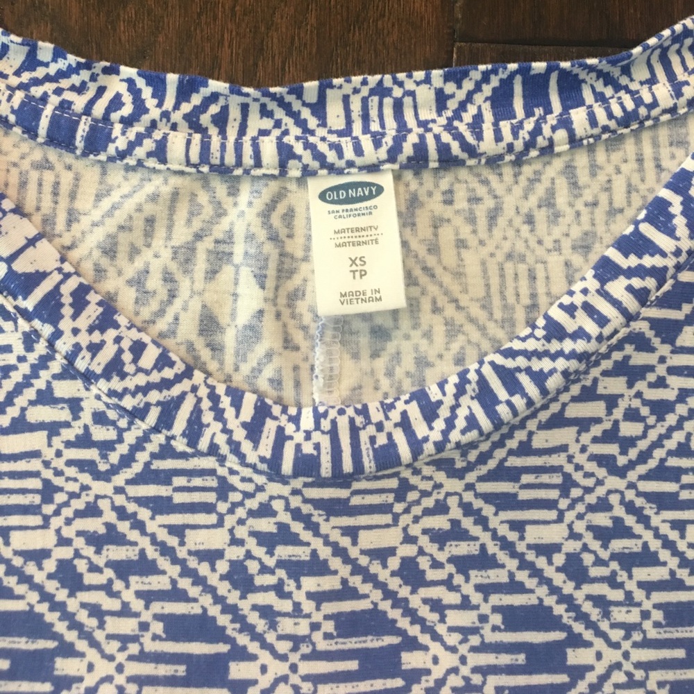 🚫SOLD🚫Blue & White Patterned Maternity Top - Picture 3 of 3