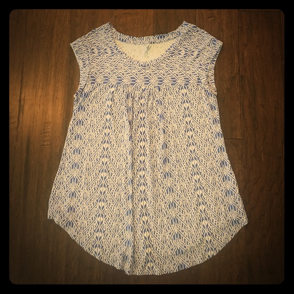 Old Navy Tops - 🚫SOLD🚫Blue & White Patterned Maternity Top