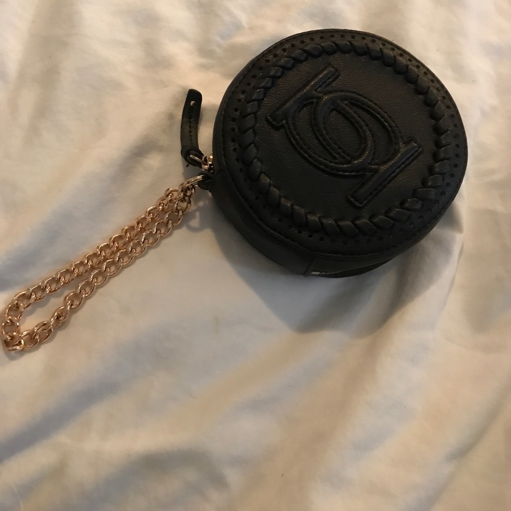 Bebe clutch
