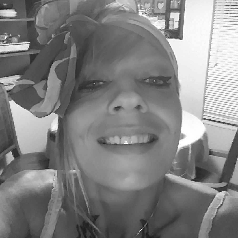 Hi poshers i am sorting inventory cu soon!