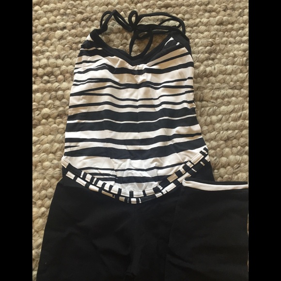 Backless one piece - Picture 2 of 6