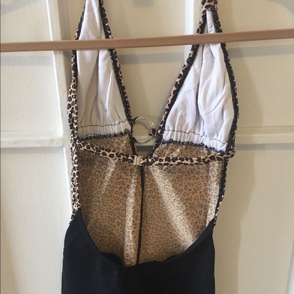 Backless one piece - Picture 3 of 6