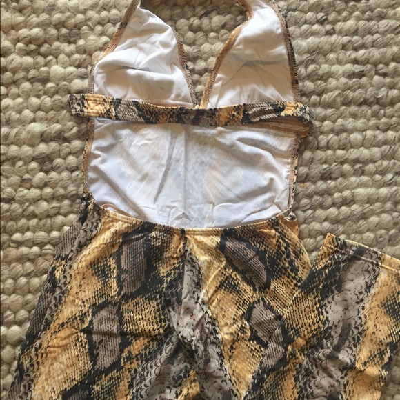 Backless one piece - Picture 2 of 2