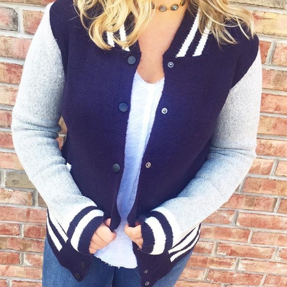 MUST HAVE ! Honey Punch Varsity Sweater Jtk
