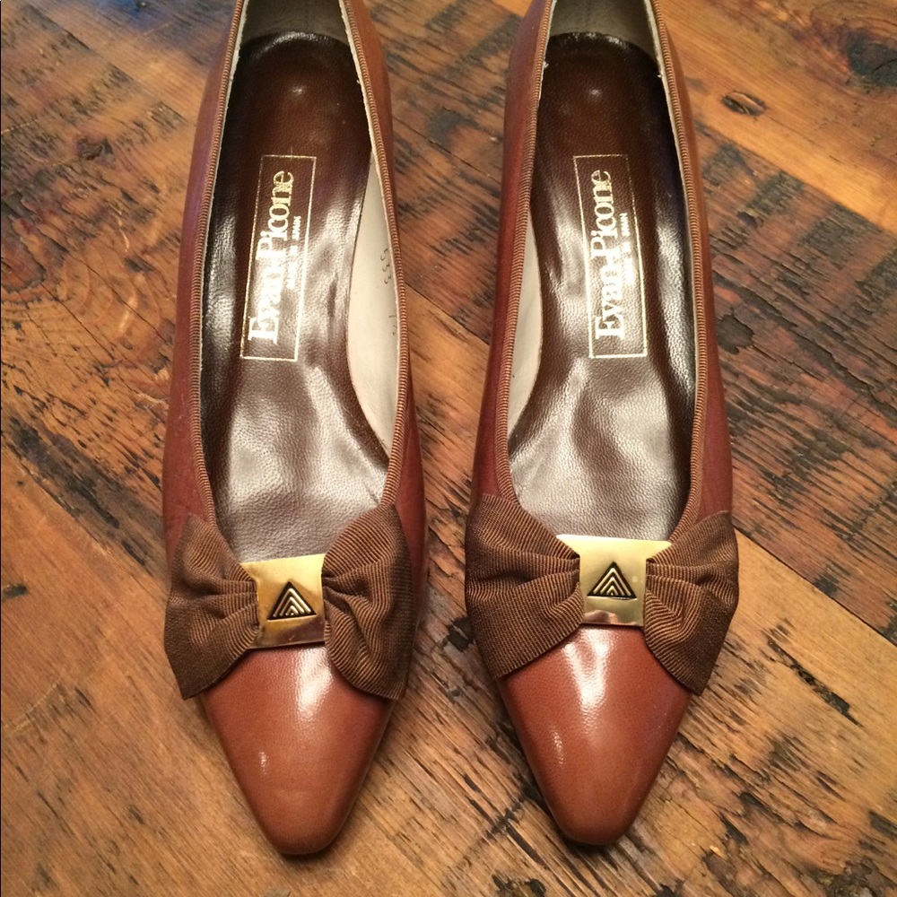 Evan Picone mid size heel light brown w/ bow