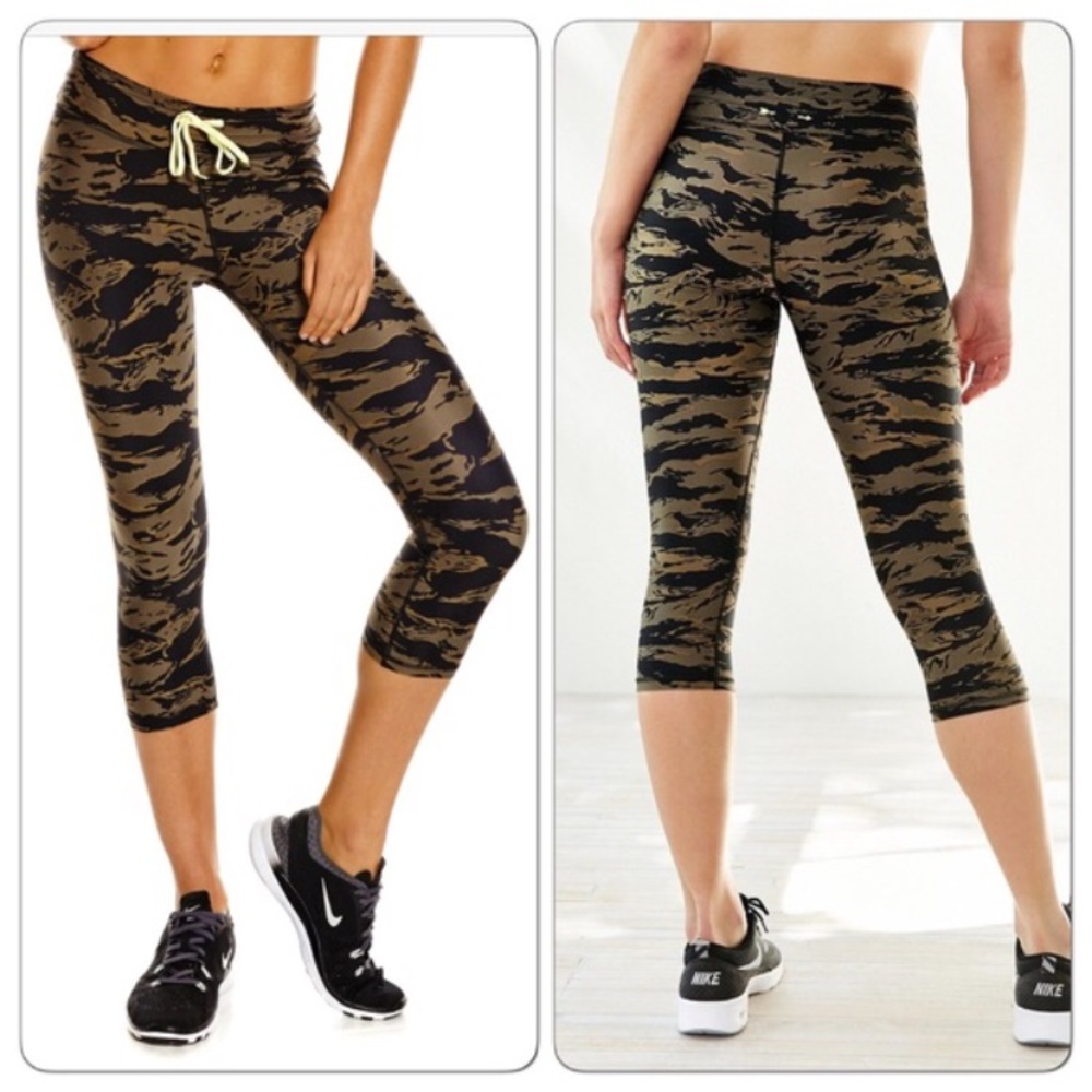 CARBON38 THE UPSIDE AUSTRALIA STRETCH CAMO POWER PANT CROP WORKOUT LEGGING S