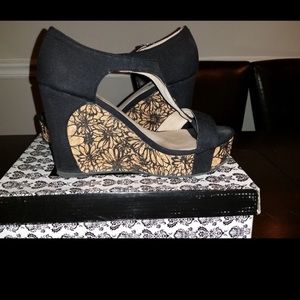 Very Volatile INDIO Wedge Size 9