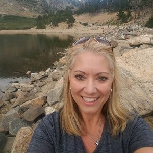 Meet your Posher, Denise