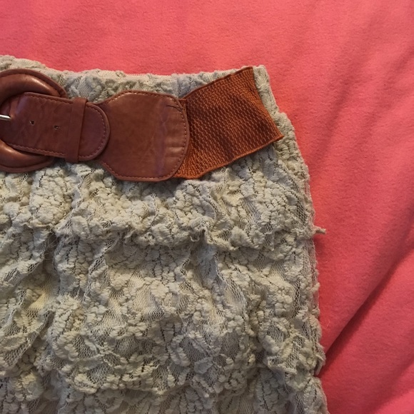 Tan Lacey ruffle skirt size Large - Picture 3 of 3