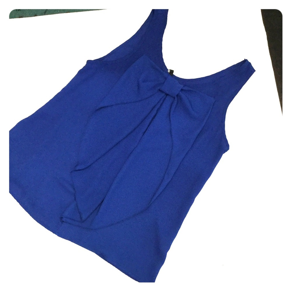 Blue sleeveless blouse