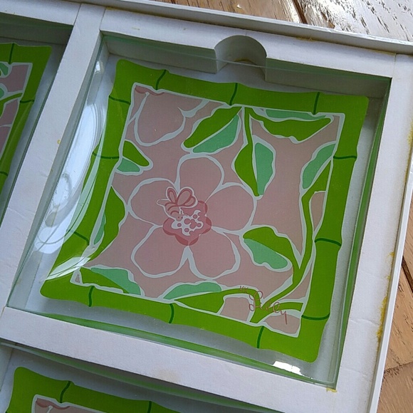 Lilly Pulitzer "Yes Please" Set of Hostess Plates - Picture 2 of 8