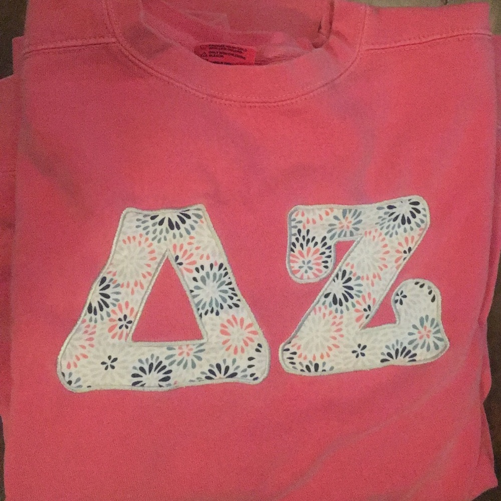 COMFORT COLORS Delta Zeta Medium Sweatshirt