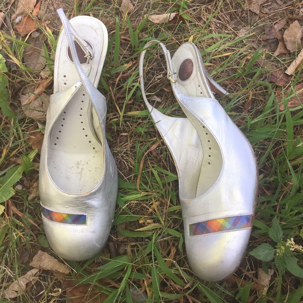 TJ COLLECTION Leather Metallic Pumps