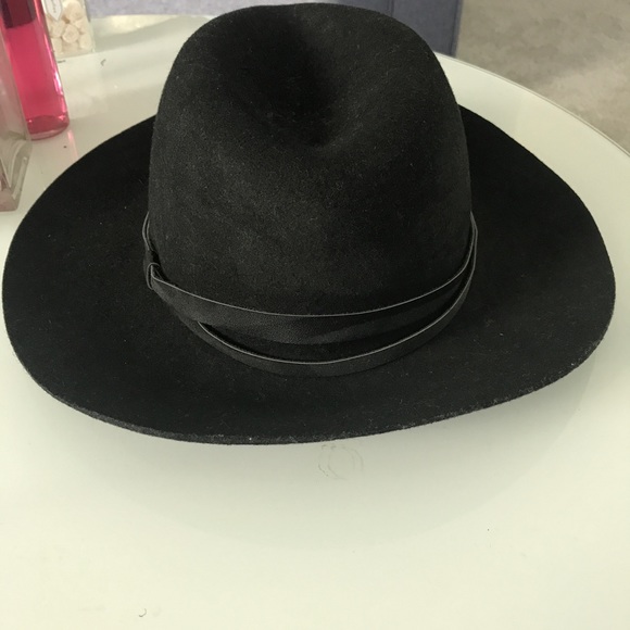 ❌SOLD❌ Black Kendall and Kylie Panama Hat - Picture 2 of 4