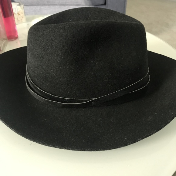 ❌SOLD❌ Black Kendall and Kylie Panama Hat - Picture 3 of 4