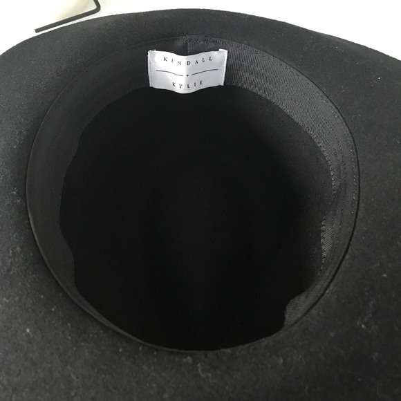 ❌SOLD❌ Black Kendall and Kylie Panama Hat - Picture 4 of 4