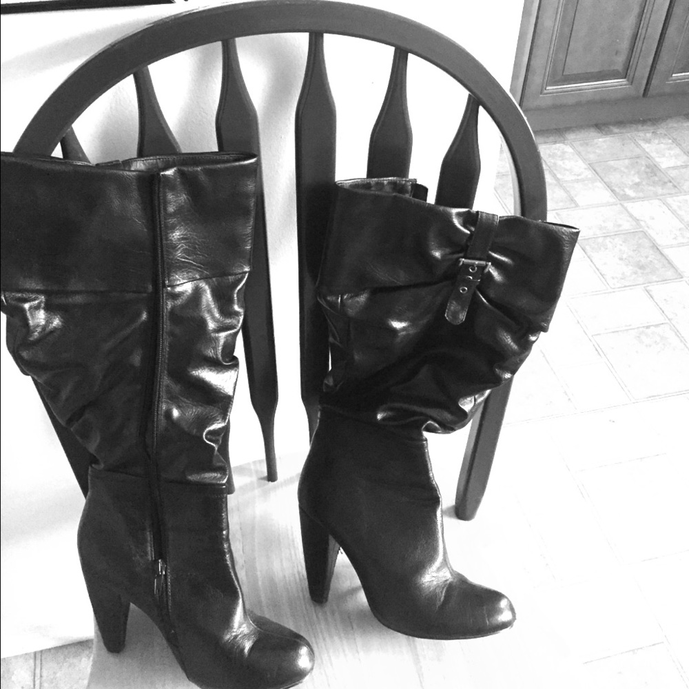 Knee high boots gently worn