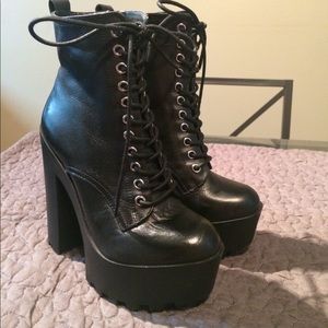Steve Madden boots size 7 worn once outside